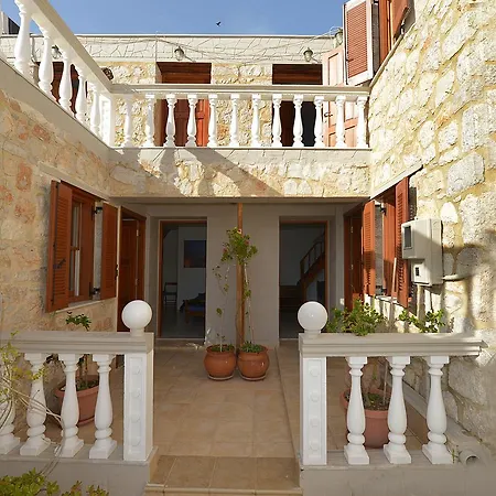 Dolphins Maisonette * Chalki Town