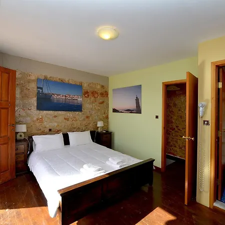 Dolphins Maisonette