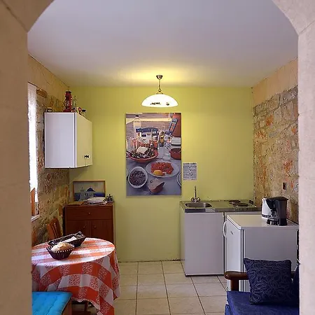 Dolphins Maisonette Tatil Evi Chalki Town