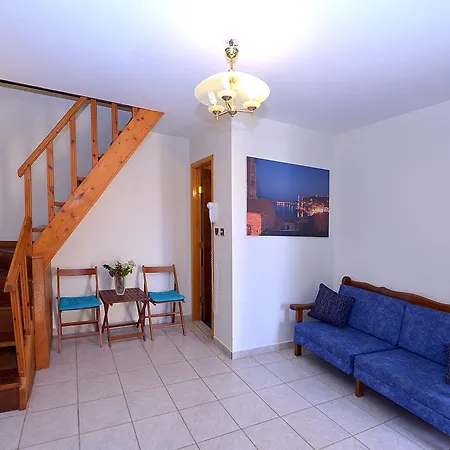 Dolphins Maisonette