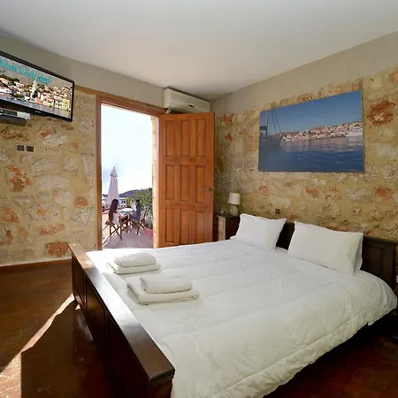 Dolphins Maisonette Tatil Evi Chalki Town