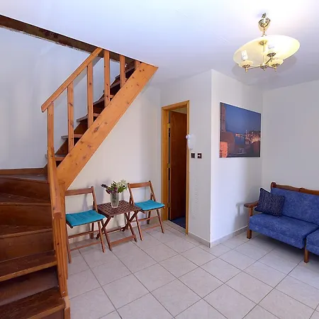 Dolphins Maisonette *